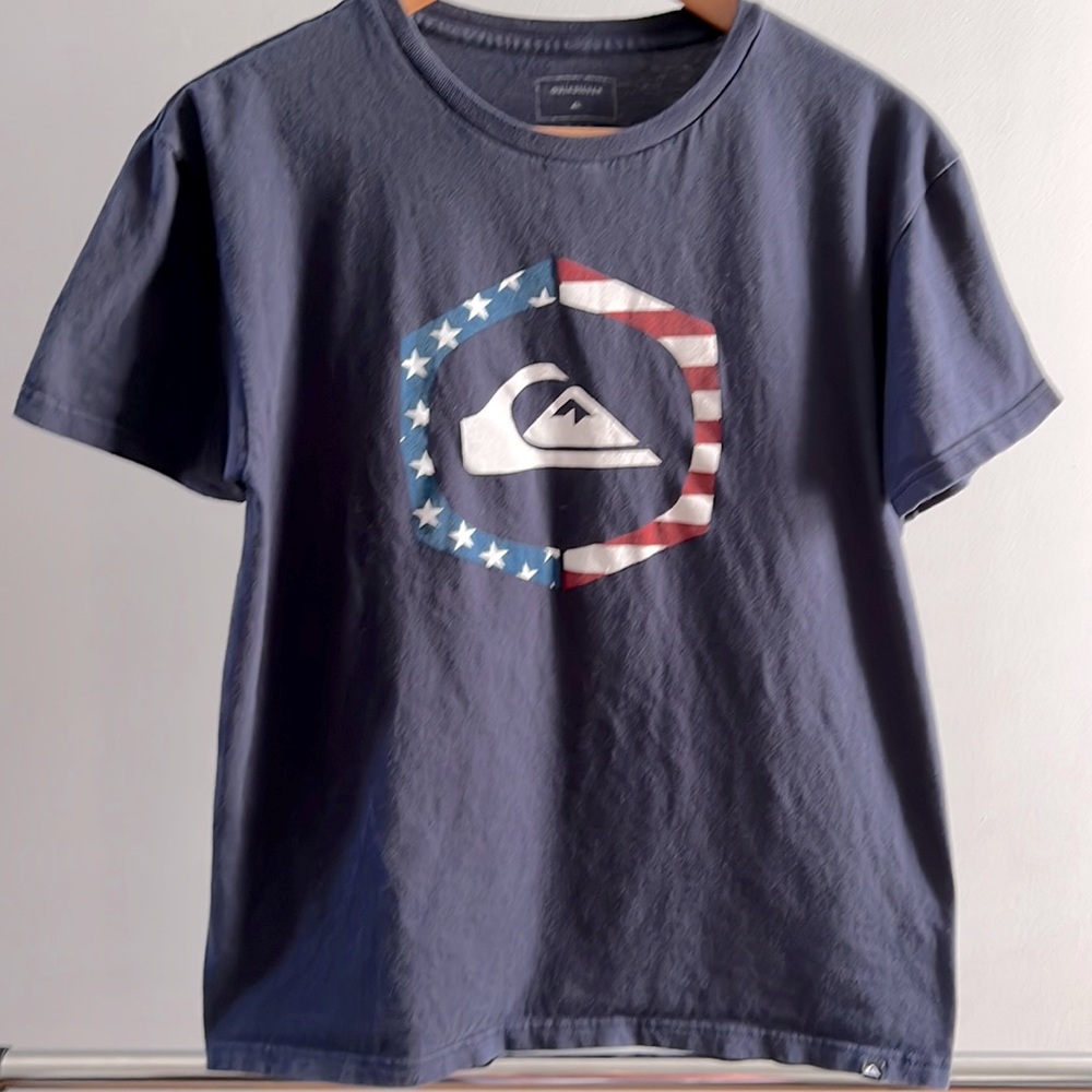 Quiksilver, men’s medium, Blue T-shirt with red, white and blue print logo.